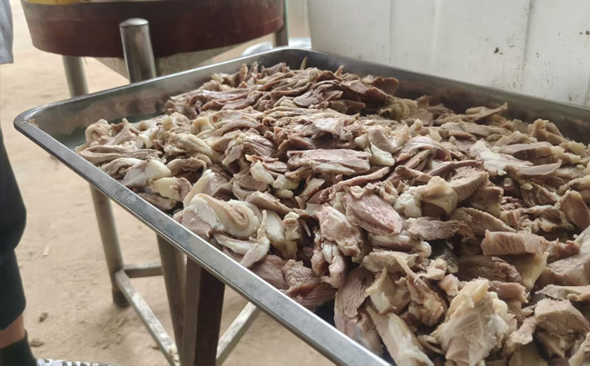 初伏至，新東電為家人們準(zhǔn)備了美味羊肉湯！